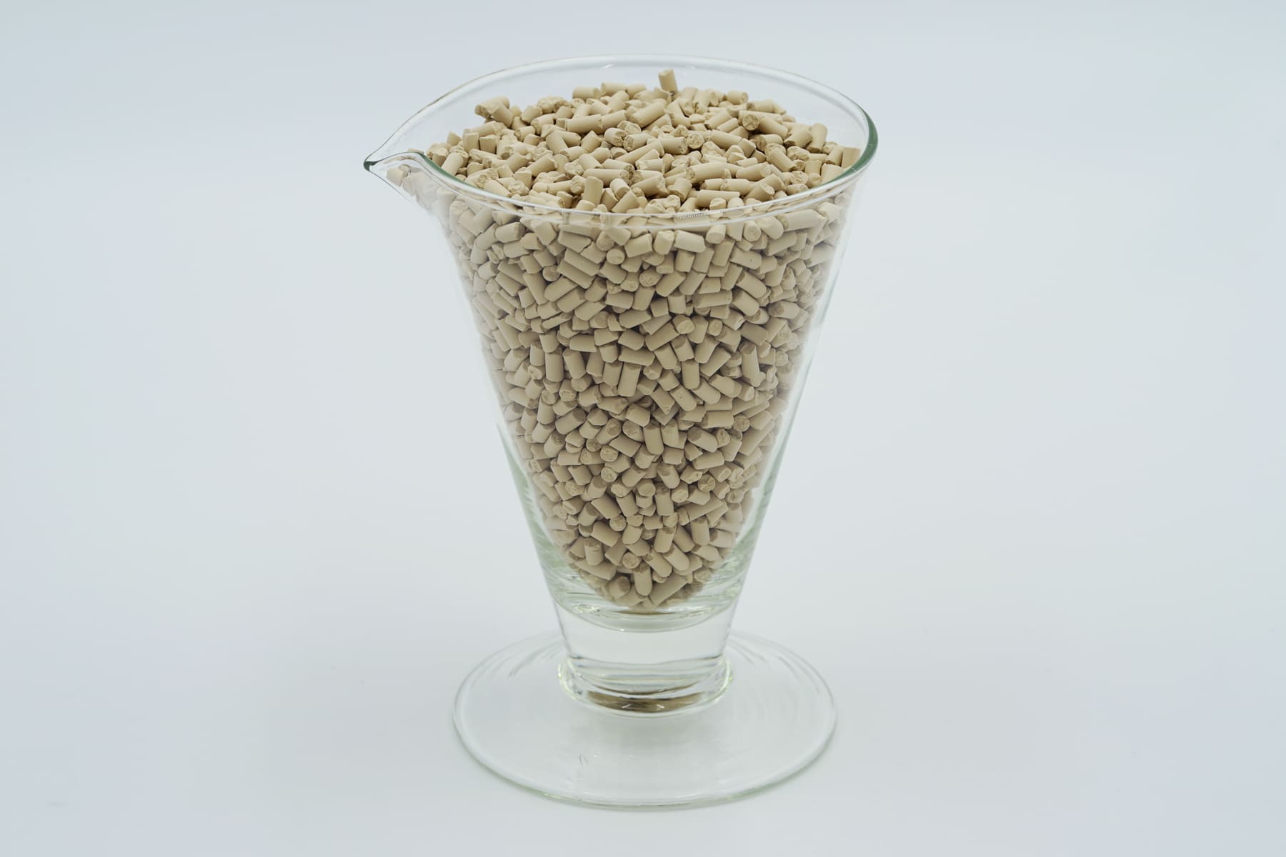 Loads for molecular sieve solvent traps